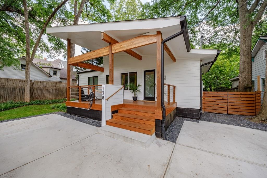 158 Douglas Street SE