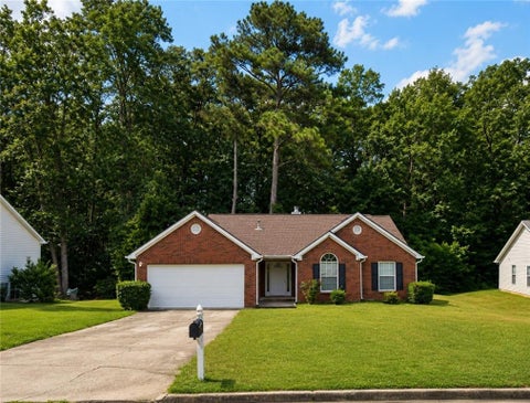 Homes For Sale - 10200 Commons Crossing<br/> Jonesboro, GA 30238