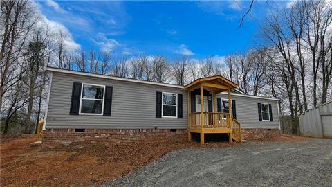 Homes For Sale - 859 Mountain Ridge Drive<br/> Dahlonega, GA 30533