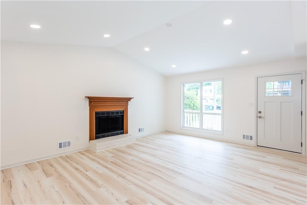 3960 Rocmar Drive, Snellville, Georgia image 7