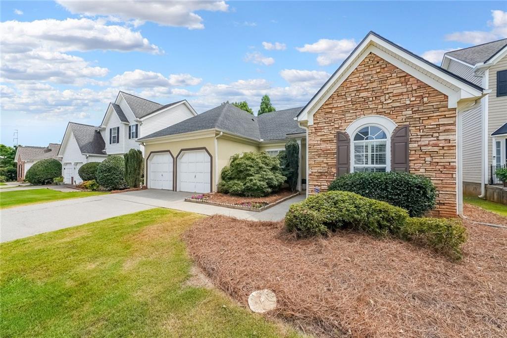 52 Lakebrooke Lane