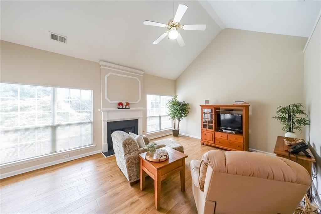 52 Lakebrooke Lane