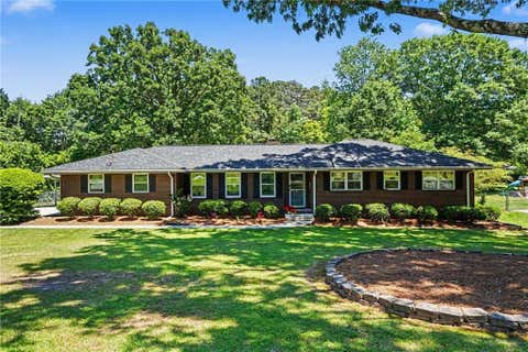Homes For Sale - 2122 Timber Lane<br/> Snellville, GA 30078