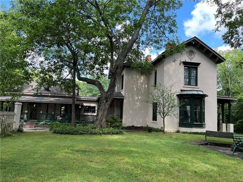 Homes For Sale - 253 SE Sydney Street<br/> Atlanta, GA 30312