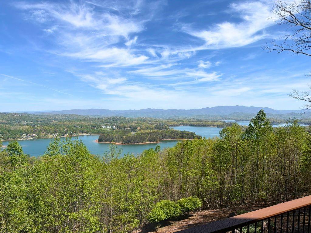 Year round views overlooking Lake Chatuge and views of 3 states!