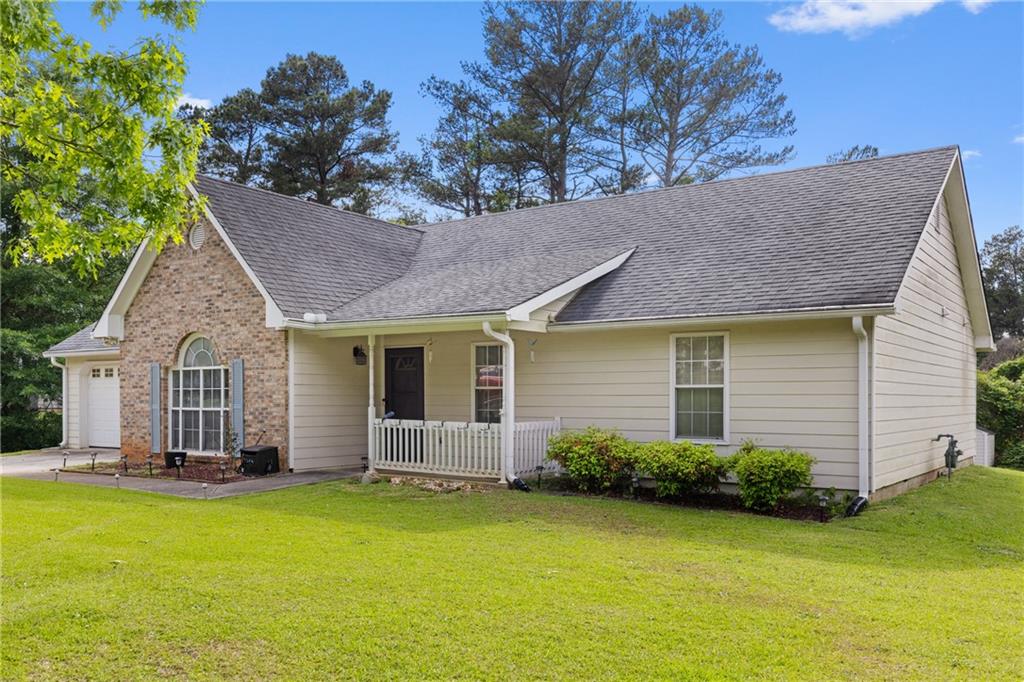 129 Lakepointe Court, Stockbridge, Georgia image 2