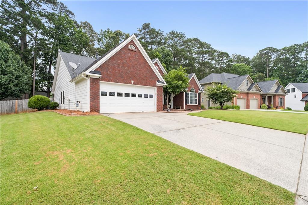 192 SANDHURST Court