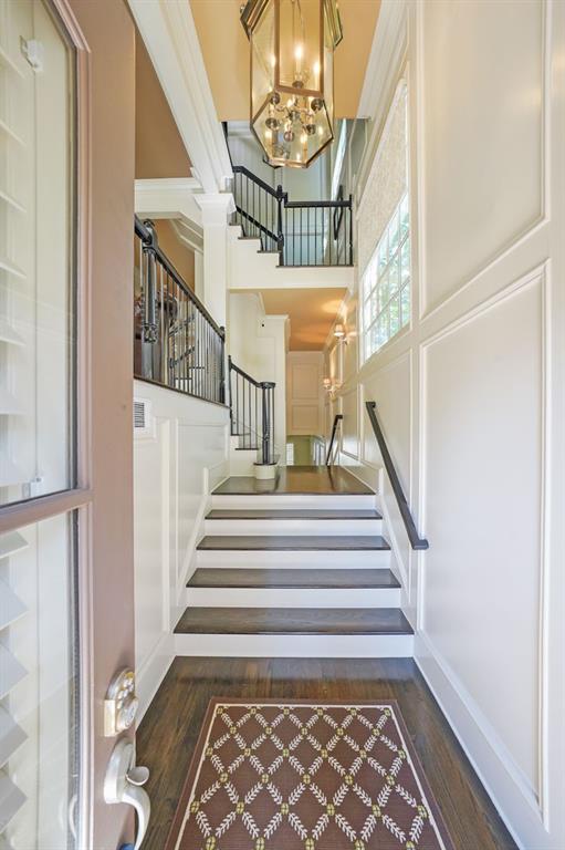 9062 Riverbend Manor