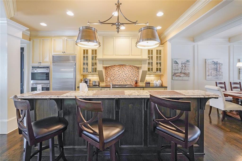 9062 Riverbend Manor