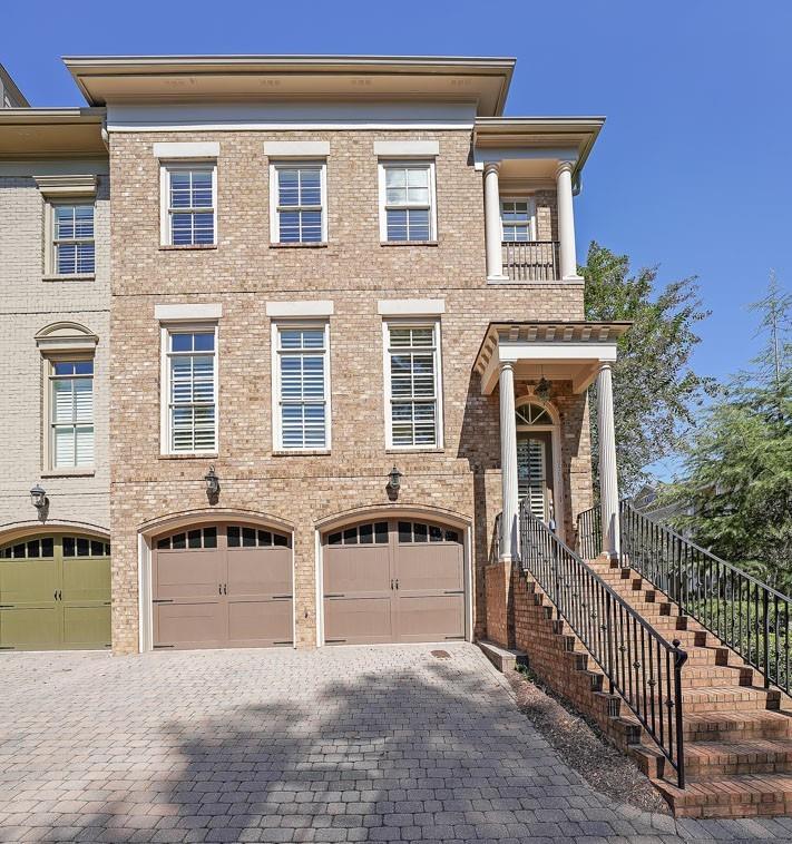 9062 Riverbend Manor