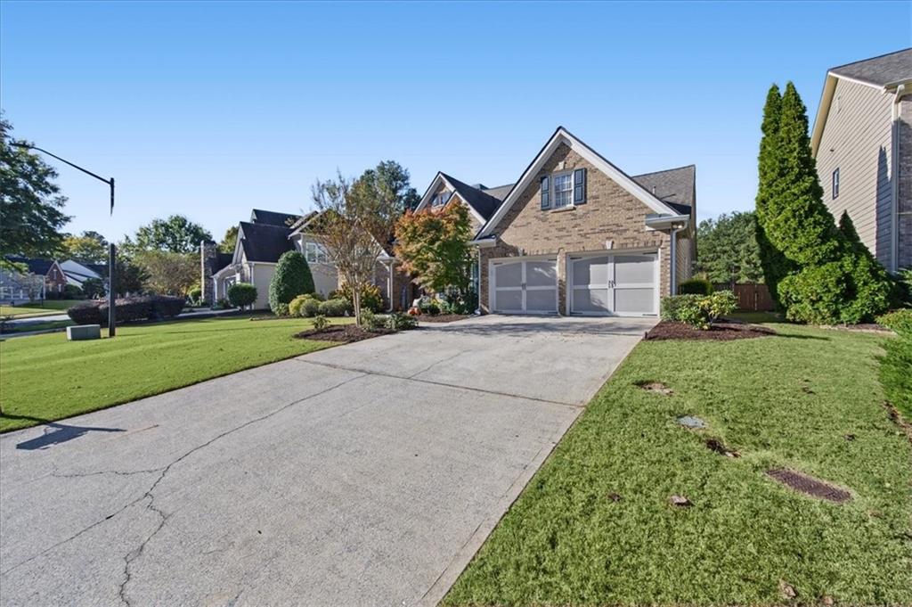 1180 Lakefield Walk