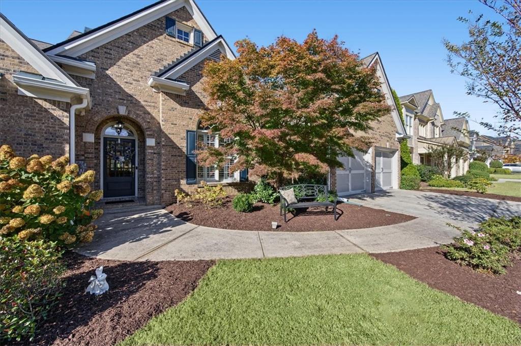1180 Lakefield Walk