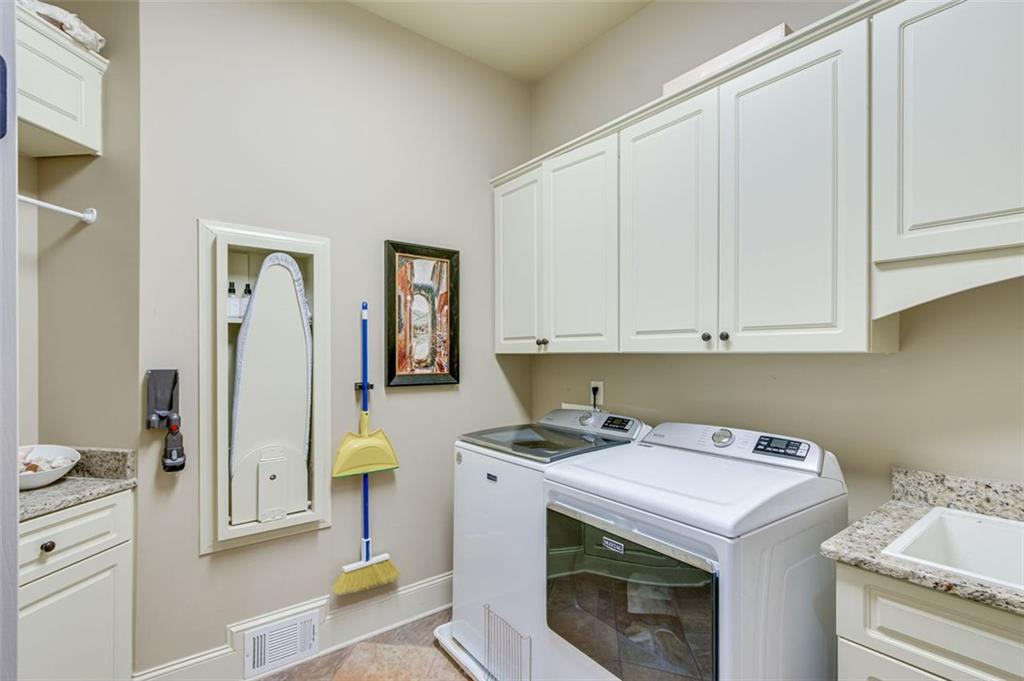5623 Brendlynn Drive, Suwanee, Georgia image 32