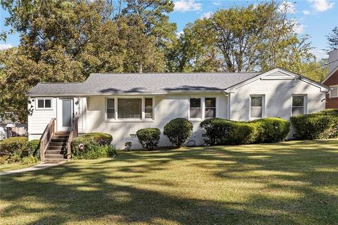 2011 Lexington Ave. East Point GA 30344