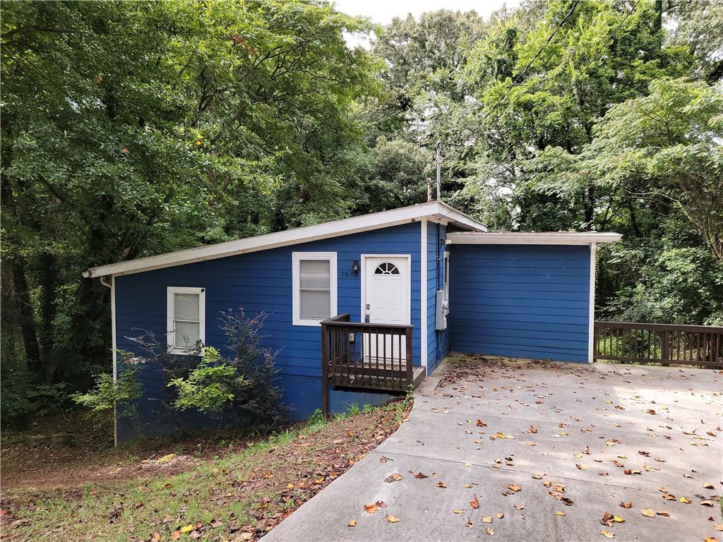 Welcome to your Upper Westside oasis! This beautifully renovated 4-bedroom, 2-bath gem in sought-after Carver Hills offers the perfect blend of modern style and everyday comfort. Tucked away on a peaceful cul-de-sac, yet just minutes from Atlanta’s hottest spots, you’ll enjoy the best of both worlds—serenity at home and excitement right around the corner.
Step inside to discover gleaming hardwood floors flowing through the open-concept living and dining areas, creating a warm and inviting space for gatherings. The spacious master retreat features plush carpeting and a spa-like ensuite with a stunningly tiled shower.
Down just a few steps, you’ll find three additional bedrooms, a stylish guest bath, and a convenient laundry area—ideal for guests, family, or a home office.
Outside, a massive deck overlooks your private, tree-lined backyard—the perfect setting for morning coffee, summer barbecues, or evening wine under the stars.
All this, just minutes from Mercedes-Benz Stadium, The Battery, West Midtown, Downtown, and Buckhead. Whether you’re catching a game, a concert, or exploring the city, you’ll love calling this home your launching pad for everything Atlanta has to offer.