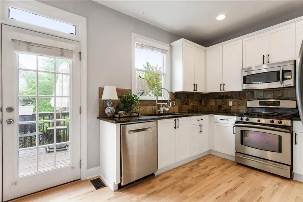 Atlanta, Georgia 30318, United States, 3 Bedrooms Bedrooms, ,3 BathroomsBathrooms,Residential,Active,159915