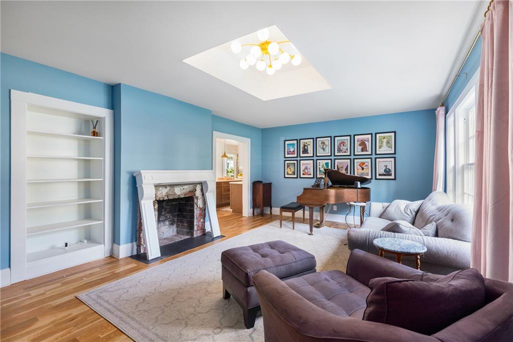 711 Greenview Avenue NE
