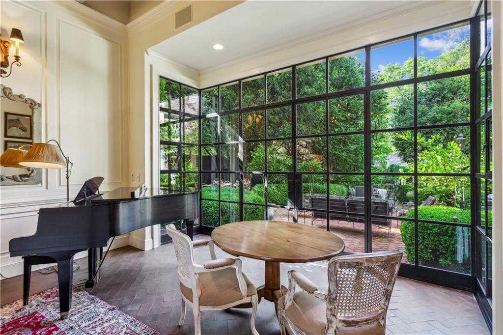 240 Nacoochee Drive, Atlanta, Texas image 8