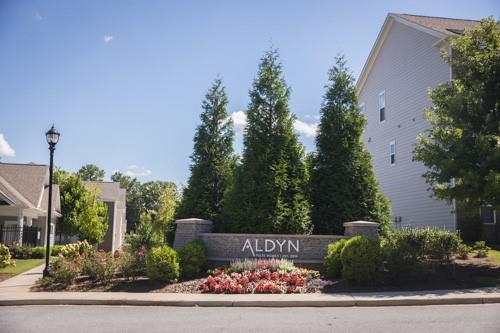 Welcome to this stunning end-unit townhome located in the highly sought-after community of Aldyn, just minutes from the vibrant heart of downtown Woodstock. This meticulously maintained 3-bedroom, 3-bathroom townhome offers the perfect blend of comfort, convenience, and style.
Situated in the Aldyn neighborhood, this home boasts fantastic amenities, including a pool and a pool house, providing residents with the best of both relaxation and recreation. The community is ideal for those seeking a stylish and comfortable living environment, with abundant storage and a modern design that enhances everyday convenience.
The gourmet kitchen is a chef's dream, featuring under-cabinet lighting, a spacious kitchen island with top-level granite countertops, a cafeteria-style backsplash, a range hood, and stainless-steel appliances. The kitchen's thoughtful design and premium finishes make it the perfect space for culinary creativity and entertaining guests. The dining area features custom lighting and seamless flow into the gourmet kitchen which has a white cabinetry quartz countertops and modern pendant lighting and a tile backsplash and a large island.
The living space is perfect spot for relaxing or entertaining and it is filled with natural light and backyard views.
The spacious primary suite is a true retreat, complete with its own private balcony and a luxurious bath showcasing a walk-in shower with designer tile and a soaking tub. The suite offers a serene escape from the hustle and bustle of daily life, providing a peaceful haven for relaxation.
Each of the secondary bedrooms is equally impressive, with its own private bathroom and generous walk-in closet. These bedrooms are finished with premium materials, including upgraded cabinetry and tile work that extends to the ceiling, ensuring a high level of comfort and elegance.
The private fenced backyard offers an amazing outdoor space, perfect for hosting gatherings, entertaining friends and family, or simply relaxing in the fresh air. This outdoor area provides a seamless extension of the home's living space, allowing for a variety of activities and enjoyment.
Schedule your showing today dash this elegant and unique won't last long.