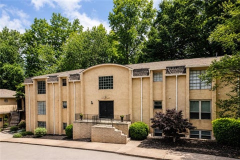Condo For Sale - 5400 Roswell Road #L6<br/> Atlanta, GA 30342