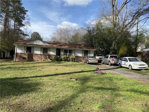 Homes For Sale - 93 Lucia Drive<br/> Smyrna, GA 30082