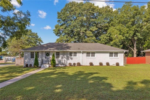 Homes For Sale - 132 Clifford Street<br/> Loganville, GA 30052