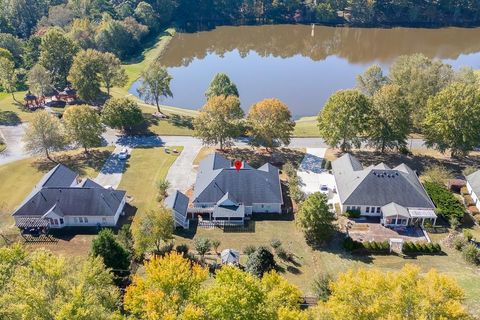 A home in Hoschton