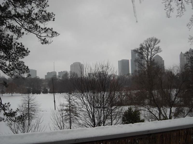 547 Elmwood Drive NE