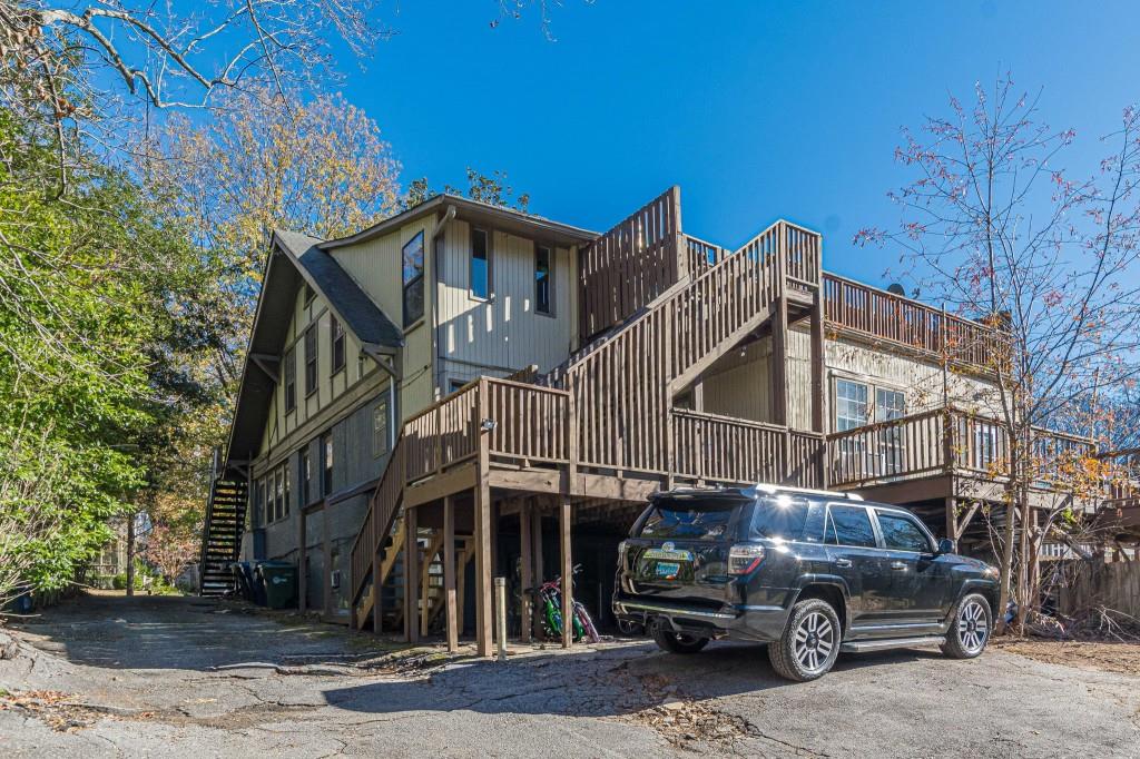 547 Elmwood Drive NE