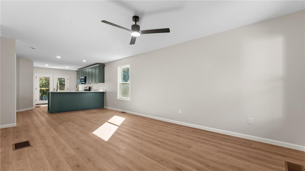 30 East Drive NE