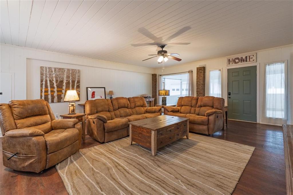 240 Sunrise Circle SE