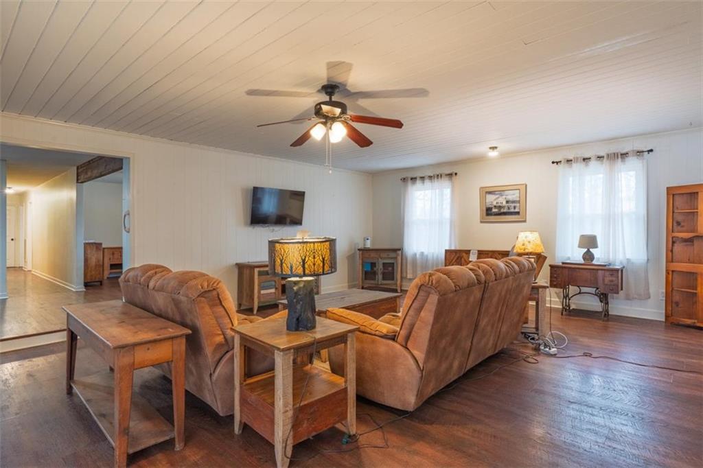 240 Sunrise Circle SE