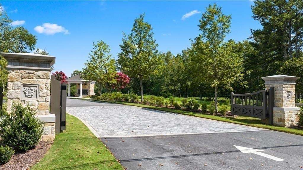 2027 Magnolia Lane