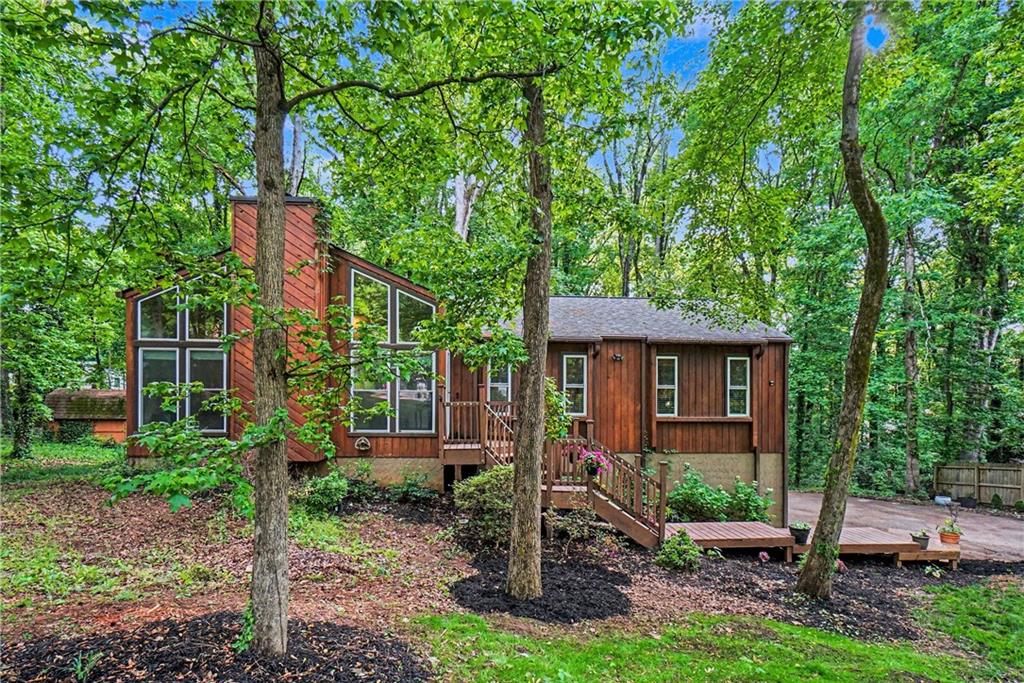2411 Emberwood Court NW