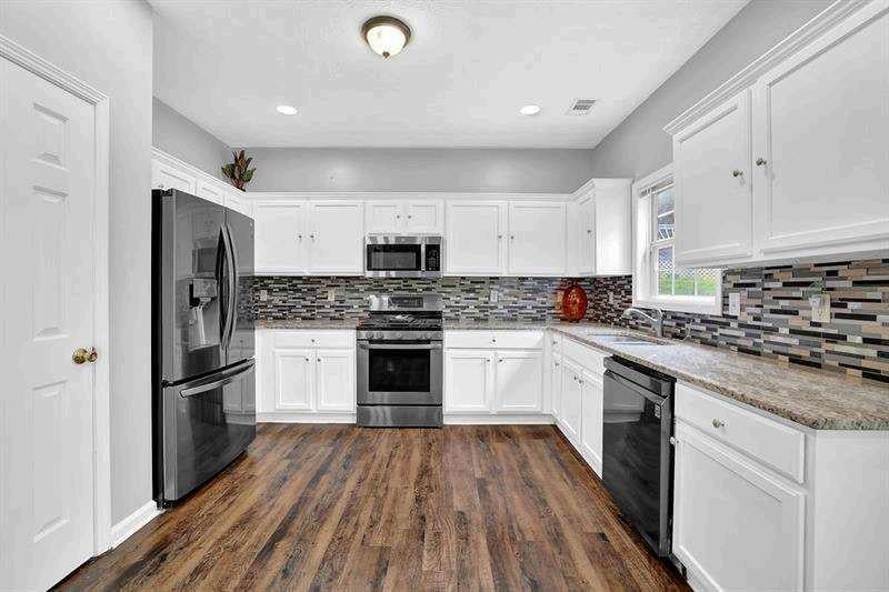 1208 Everwood Drive SW