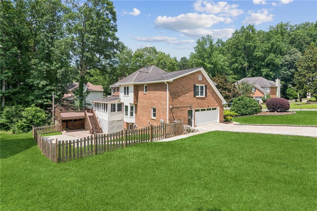 742 Maggie Court NW