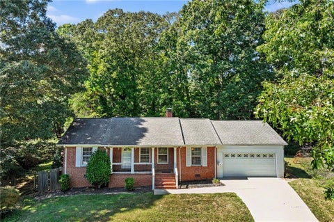 Homes For Sale - 1063 Lakeshore Drive<br/> Gainesville, GA 30501