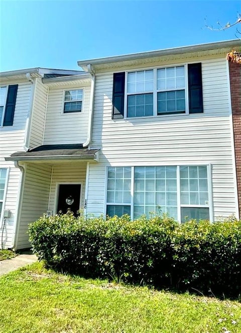 Townhouse For Sale - 140 Odyssey Turn<br/> Conyers, GA 30012