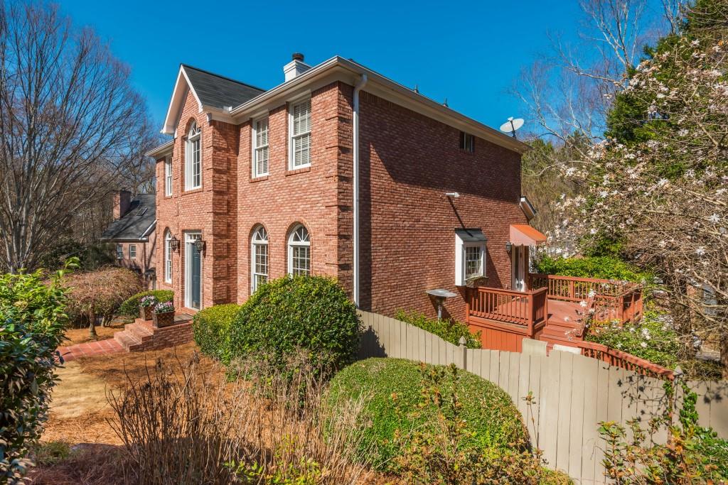 1231 Wildcliff Circle