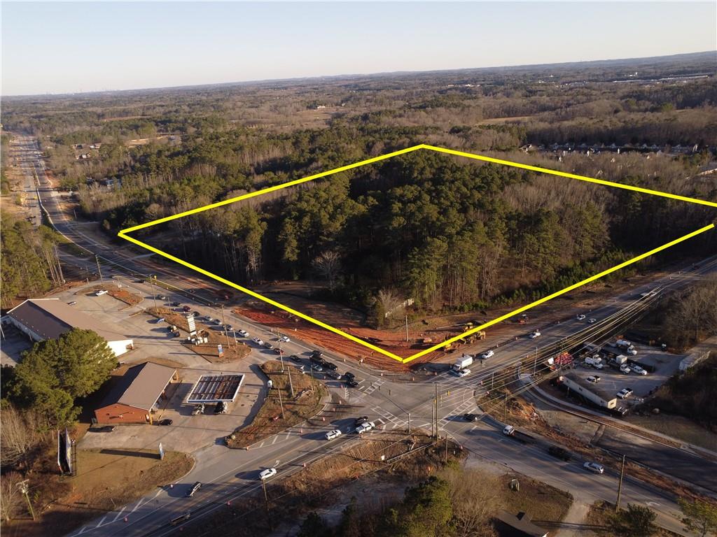 Corner of major intersection near the Paulding/Cobb line. Currently being 4 lanes on both Macland Road and Hwy 92 sides. 16 miles to I-75, 14 miles to I-20. EXCELLENT ROAD FRONTAGE!!! Perfect for retail center, business center, etc... Zoned B1. 20 Acres +/-