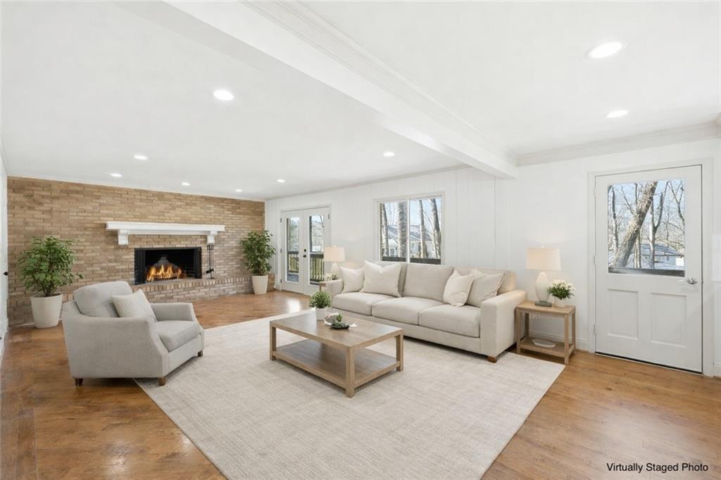 3504 Edgewood Circle