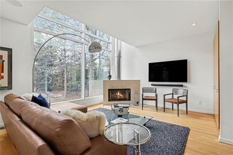 Townhouse For Sale - 2465 Field Way<br/> Dekalb County, Atlanta, GA 30319