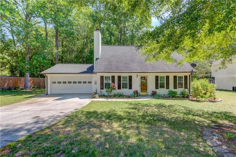 Homes For Sale - 1584 Lakemont Drive<br/> Grayson, GA 30017