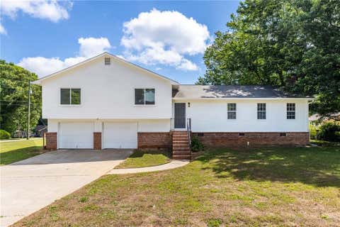 Homes For Sale - 2250 Ridge Forest Drive<br/> Grayson, GA 30017