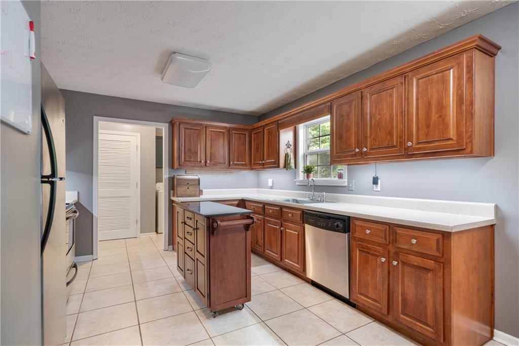 110 Honeysuckle Drive, Calhoun, Georgia image 12