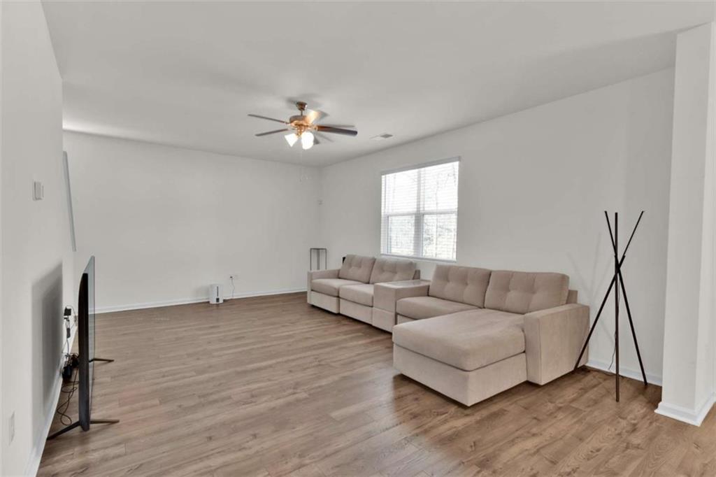 1054 Mackets Court