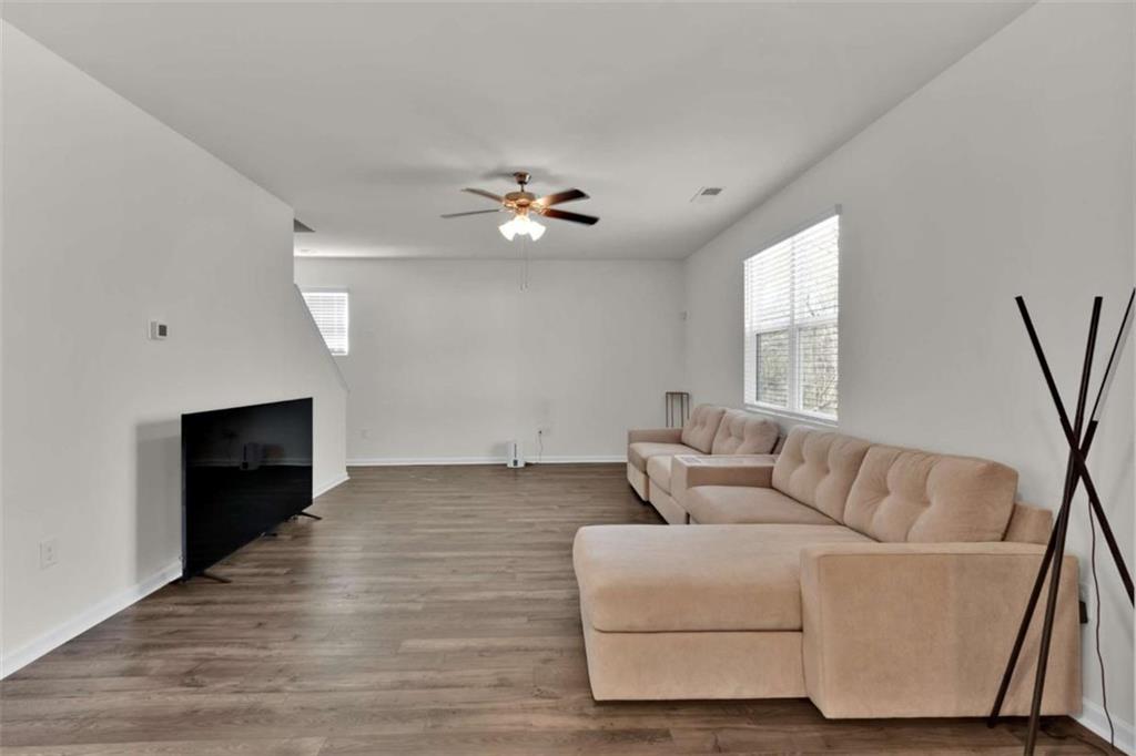 1054 Mackets Court, Atlanta, Georgia image 9