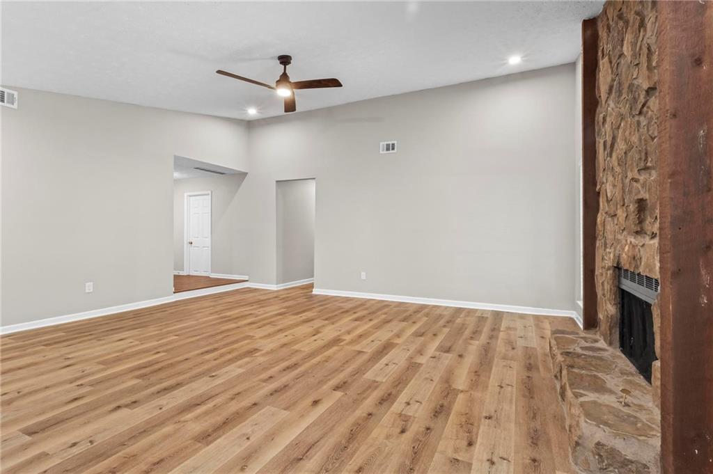 1360 Terramont Drive, Roswell, Georgia image 9