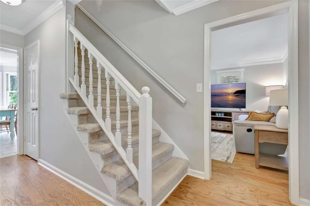 250 E Crestwood Road E