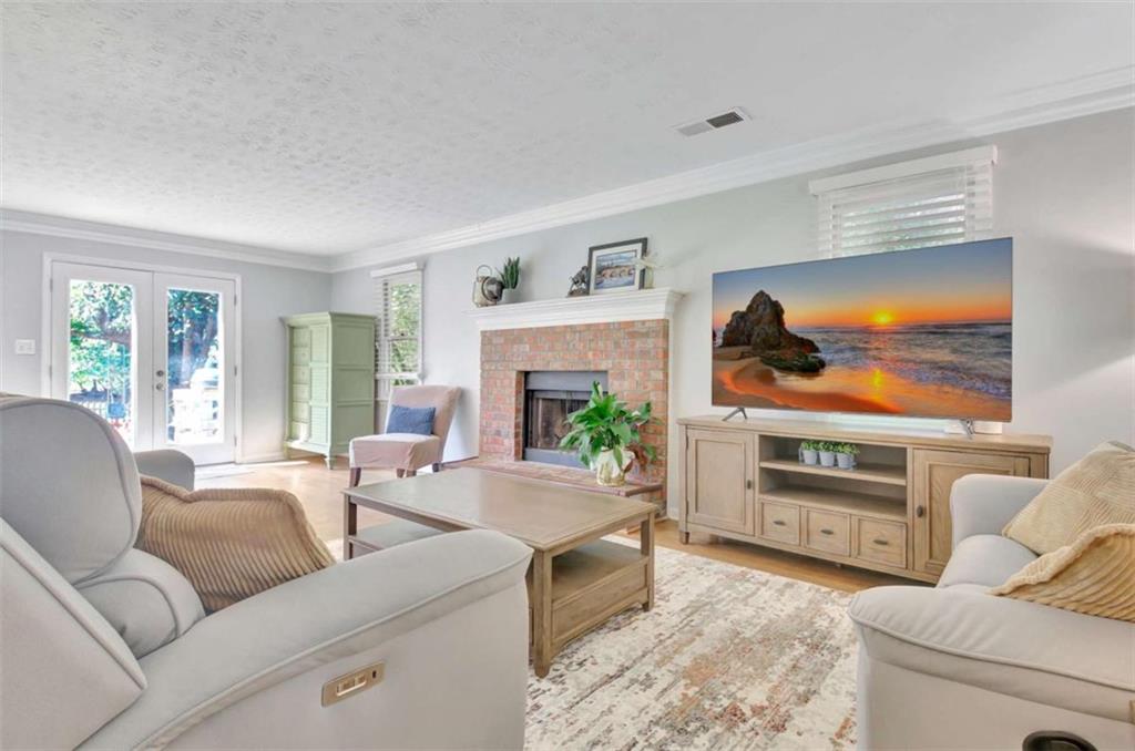 250 E Crestwood Road E